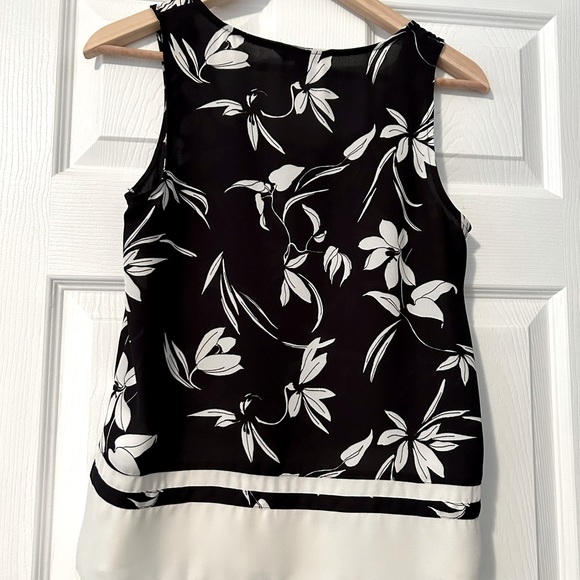 Banana Republic Size XS light floral tank top - Picture 3 of 5
